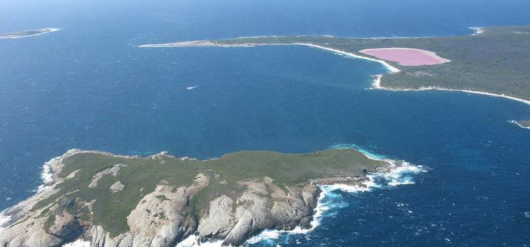 V Austrálii mají unikátní růžové jezero