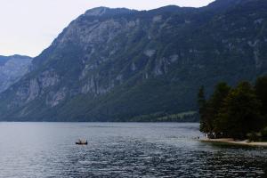 Bledské jezero s kostelem uprostřed